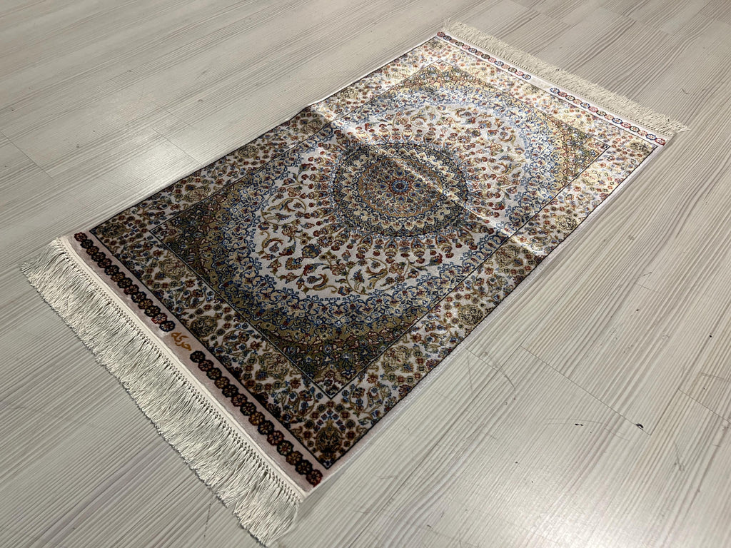 Gray Mini Silk Rug, Medallion Turkish Design, Gift Rug (2x3 ft)